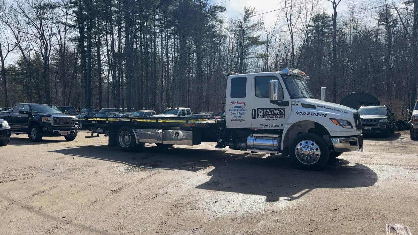 Tow truck hooking up a disabled vehicle in Carroll County, NH